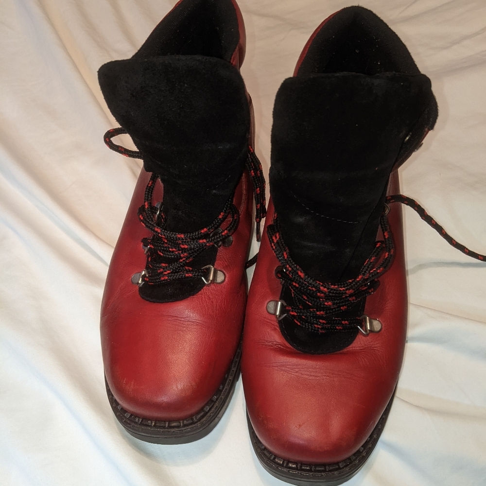 Sorel Red Mountaineering Ankle Boots